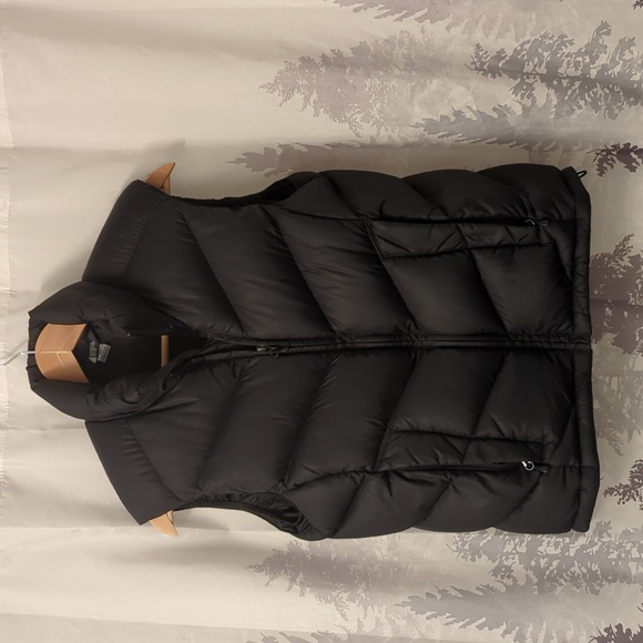MEC Packable Down Puffer Vest Small Nylon Black Zip Up Jacket Quilted V - Picture 1 of 7